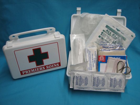 Trousse vhicule #10 coffre en plastique blanc